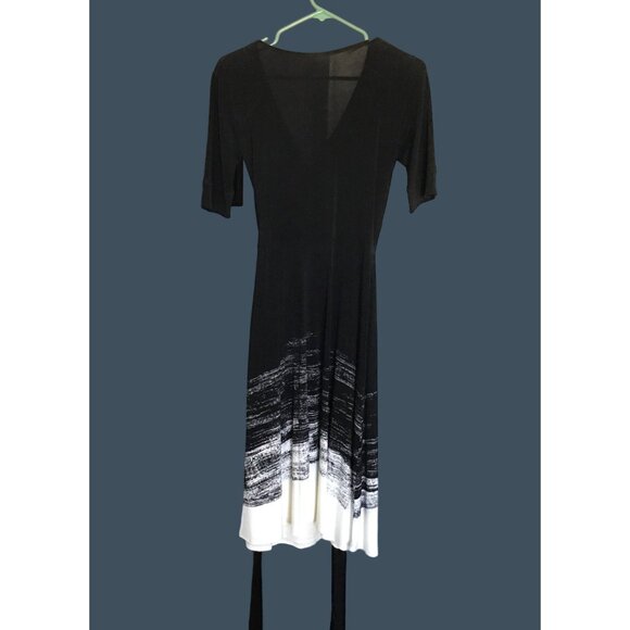 WOMENS SHORT SLEEVE V-NECK KNEE LENGHT BLACK WRAP STYLE- DRESS SIZE X-SMALL - Picture 2 of 5